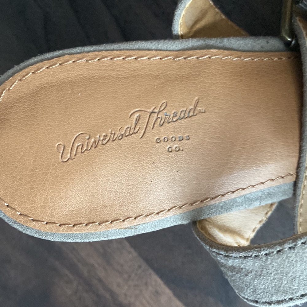 Universal Thread heels. Size 7.5. - Picture 3 of 3